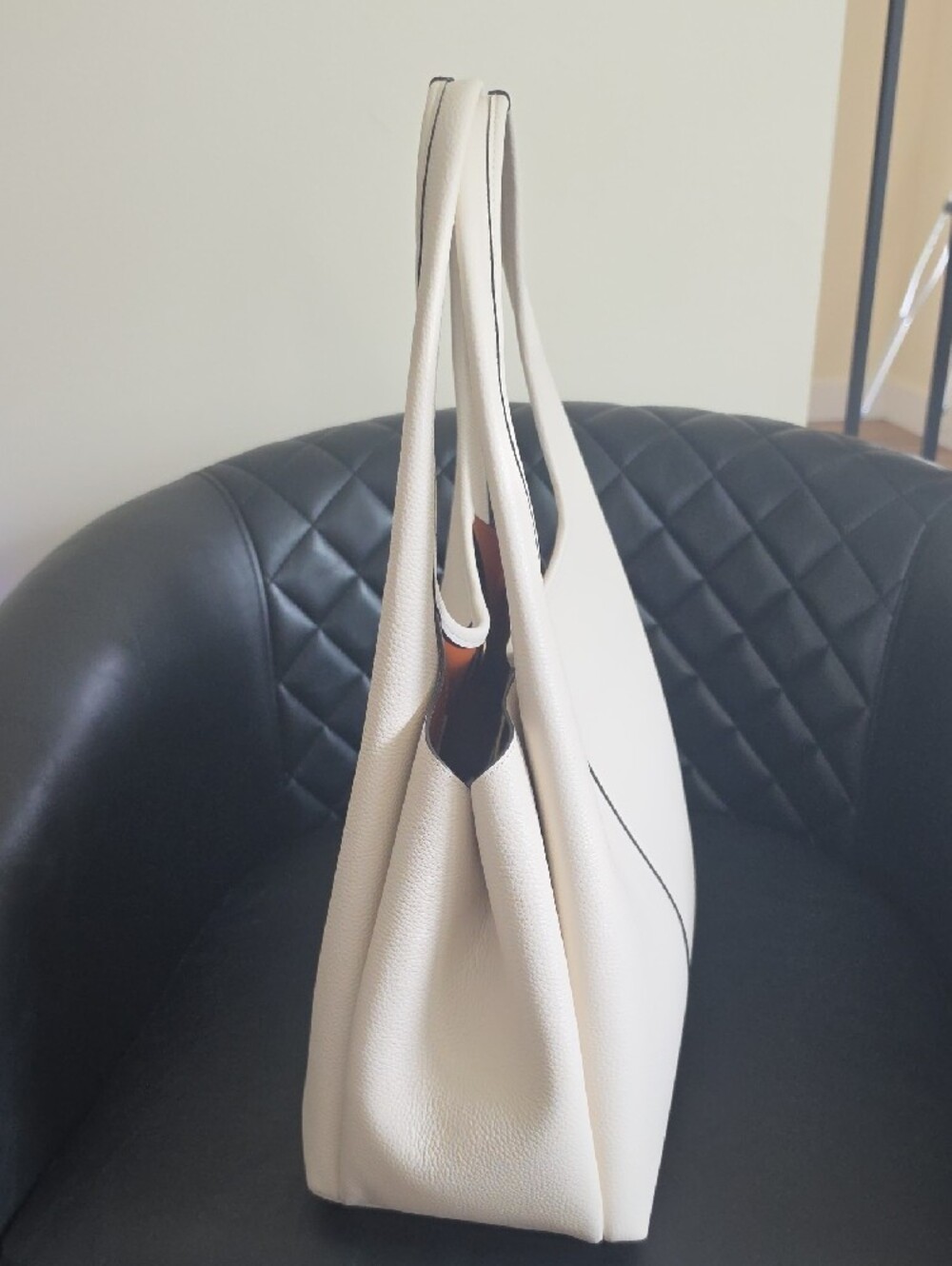 Coach Cream Leather Shoulder Bag with Gold Accent - Picture 3 of 6